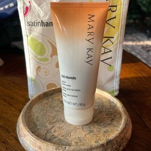 Mary Kay Satin Hands Peach Hand Cream